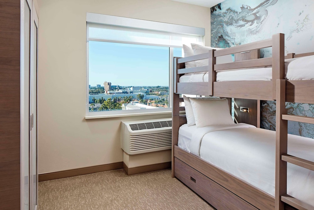 Anaheim Resort Suites - photo 17