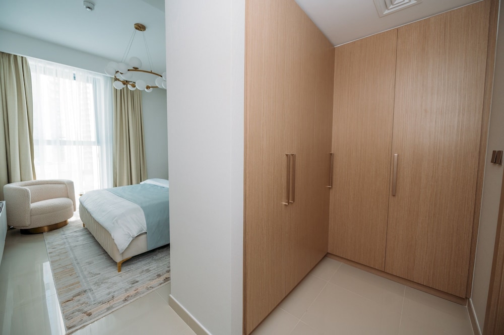 New Luxurious Stay Dubai Creek Balcony & View — 4-Star Luxury Hotel in Dubai, United Arab Emirates