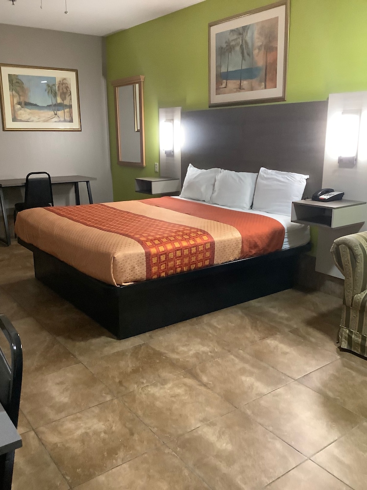 Texas Inn Weslaco - photo 29