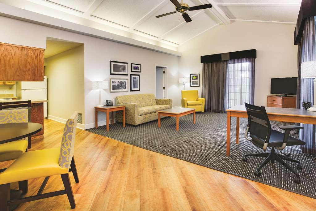 Days Inn by Wyndham Gainesville University I 75 - photo 18