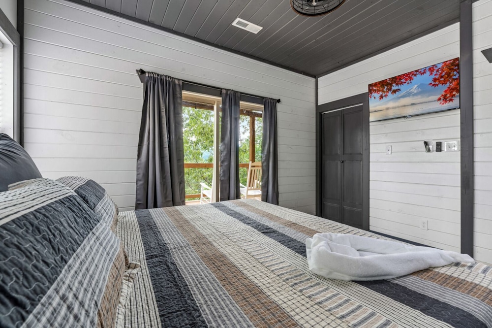 Sweet Escape By Ghosal Luxury Lodging in Gatlinburg, United States