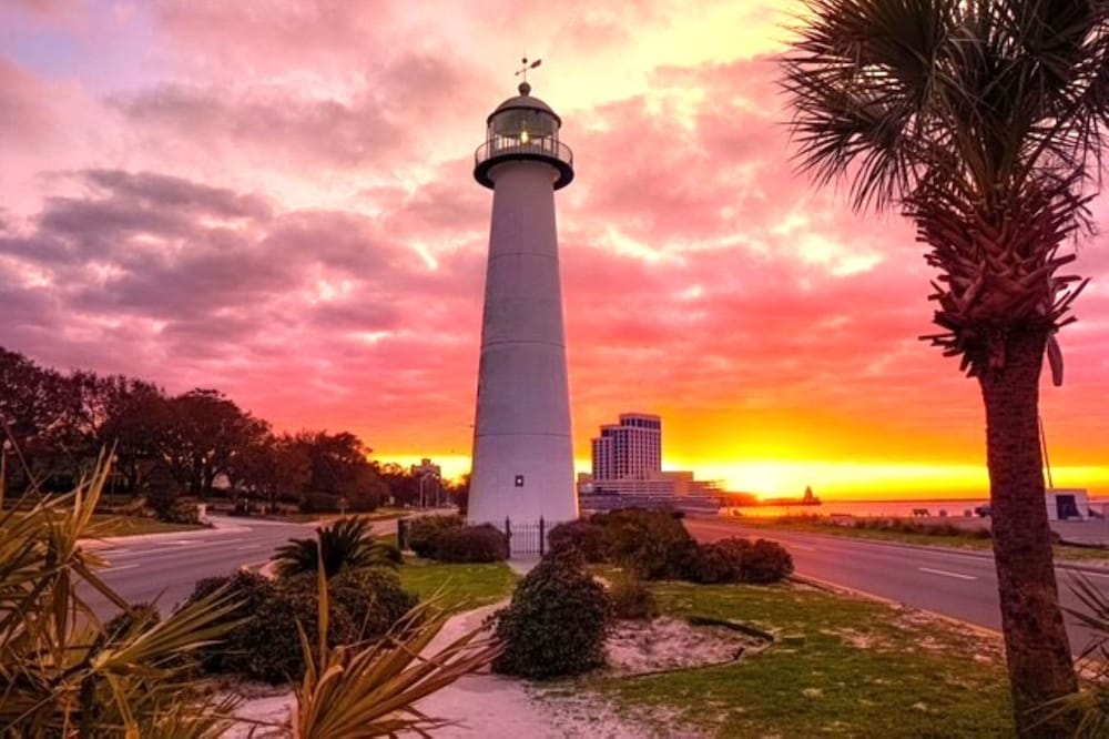 Royal Holiday Beach Resort — hotel in Biloxi