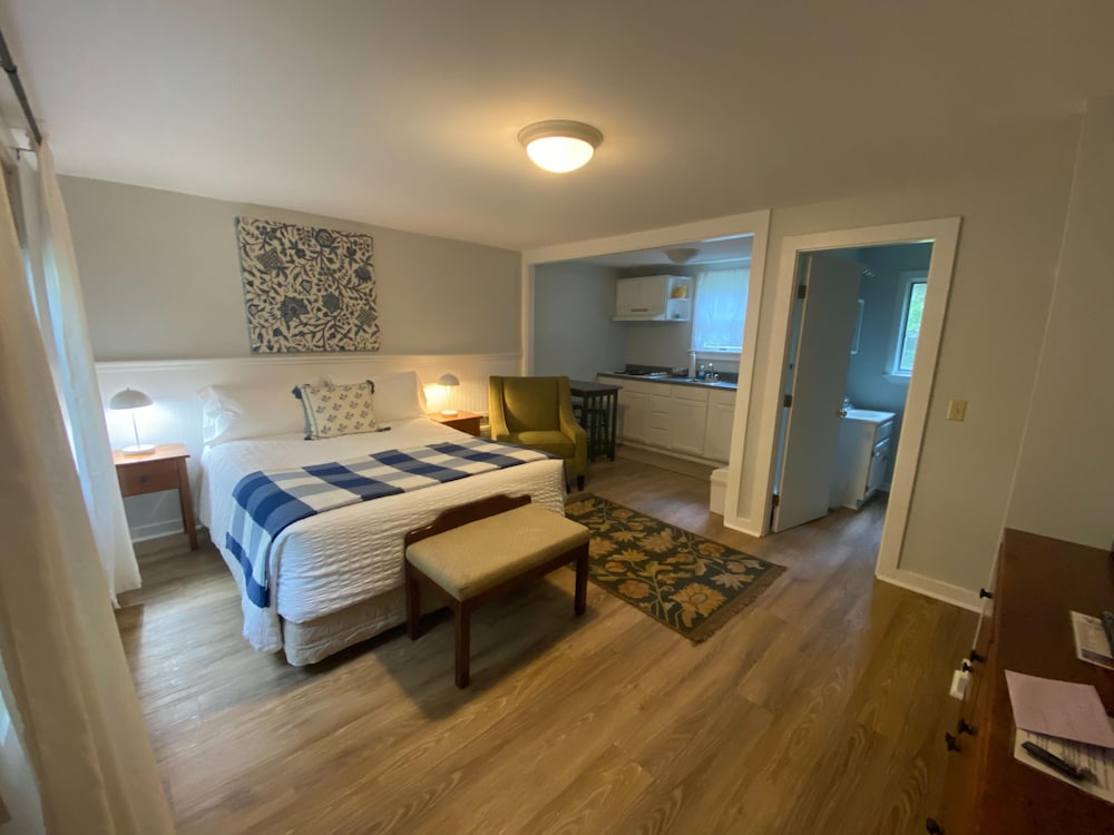 Hanscom's Motel and Cottages - photo 30