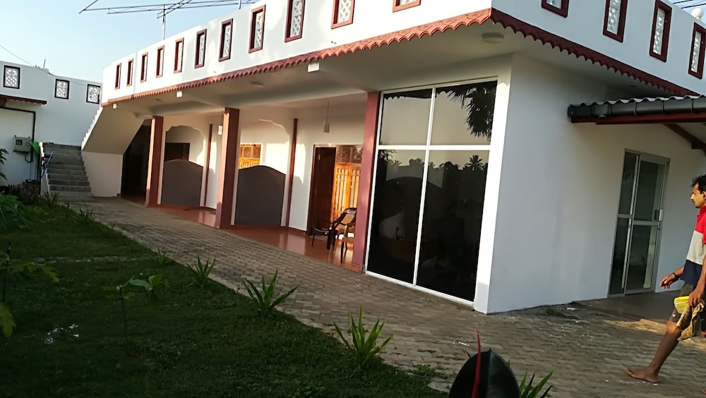 Nilaveli Gates - carbon neutral hotel in Trincomalee