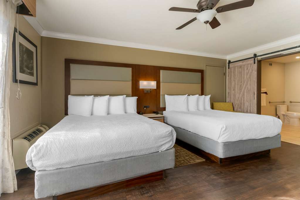 Best Western Plus Forest Park Inn - photo 9