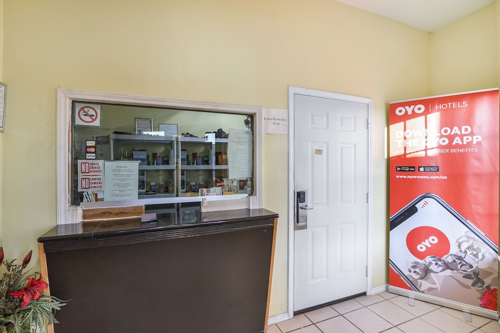 OYO Hotel San Antonio Lackland near Seaworld - photo 2