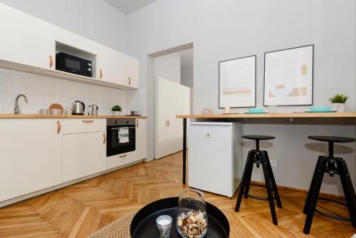 Monochrome Chic Apartments R61 — 4-Star Luxury Hotel in Budapest, Hungary