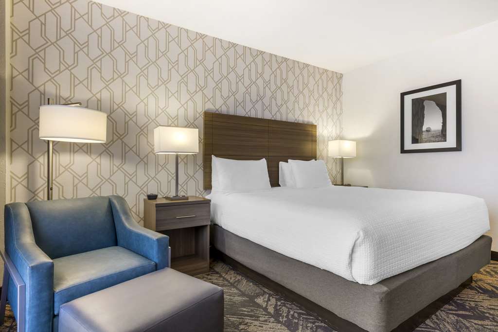 Best Western Plus Bayside Inn - photo 11