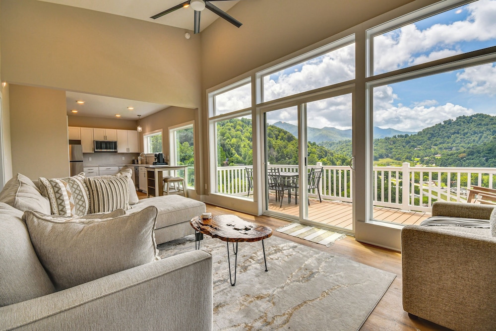 Hike & Ski: Mtn view Retreat in Maggie Valley — 4-Star Luxury Hotel in Maggie Valley, United States