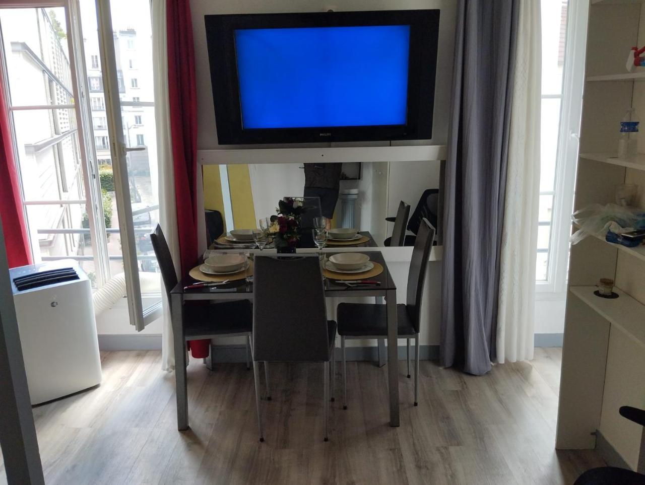 Studio Charmant a Place de Clichy - last minute hotel in Paris
