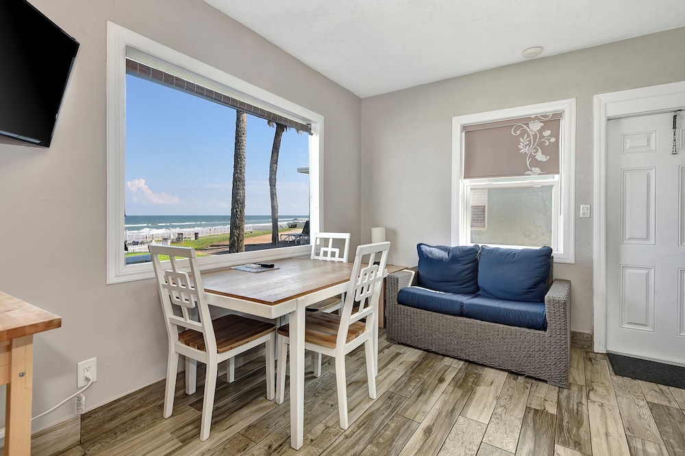 Shoreline Suites & Cabana Cottages - photo 31