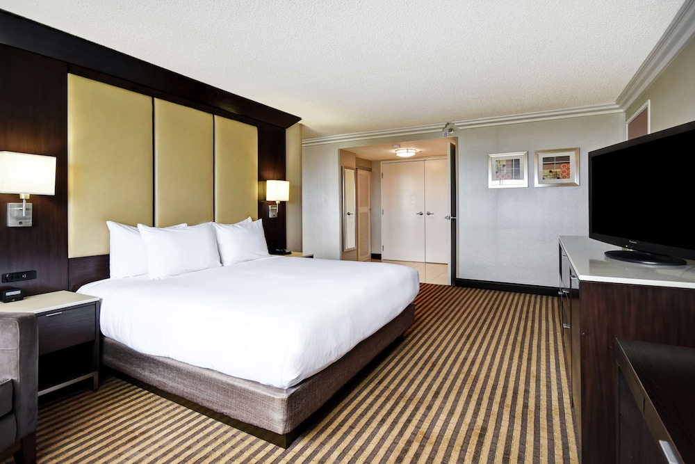 DoubleTree by Hilton Hotel Pleasanton at the Club - photo 13