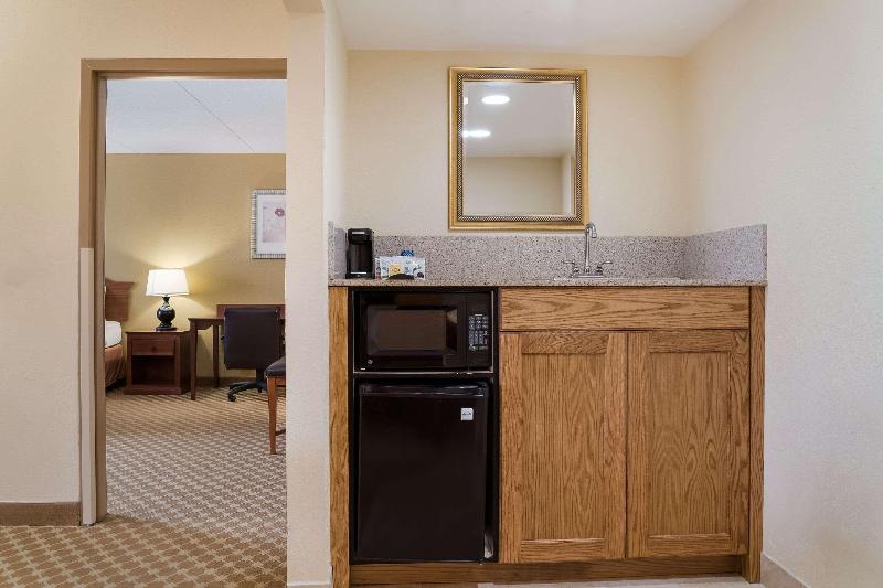 Quality Inn & Suites - photo 33