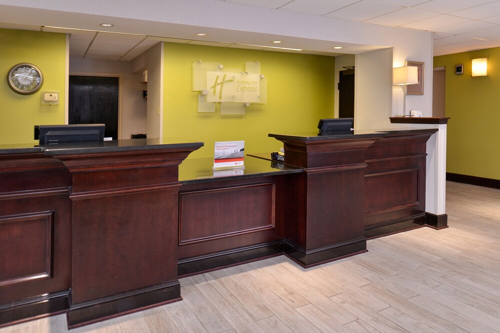 Holiday Inn Express & Suites Central Omaha by IHG - photo 28