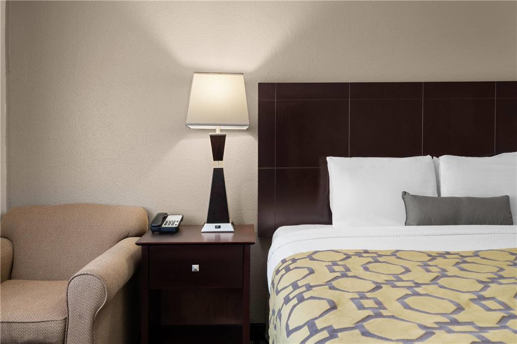 Baymont by Wyndham Jefferson City - photo 10