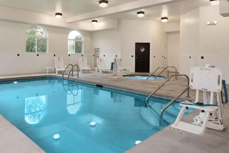 Country Inn & Suites by Radisson Cedar Rapids Airport IA - photo 26