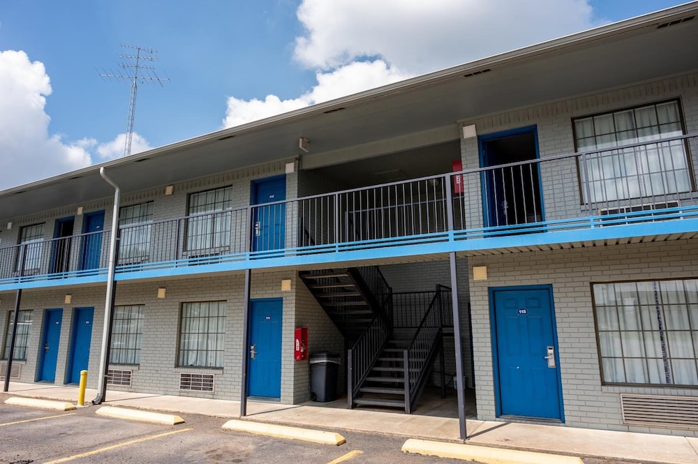 American Inn & Suites Russellville - photo 39