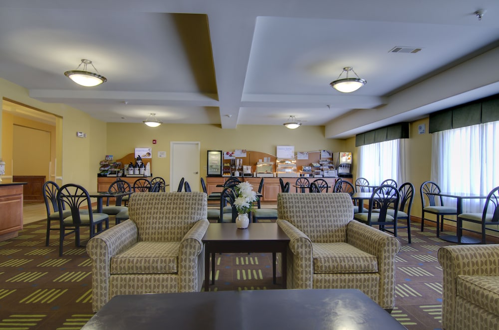 Holiday Inn Express Hotel & Stes Kansas City Sports Complex by IHG - photo 39