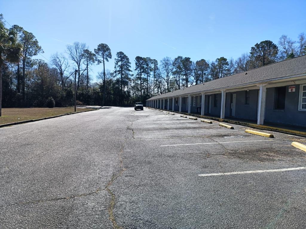Crown Inn By Oyo Orangeburg Hwy 301 - photo 6