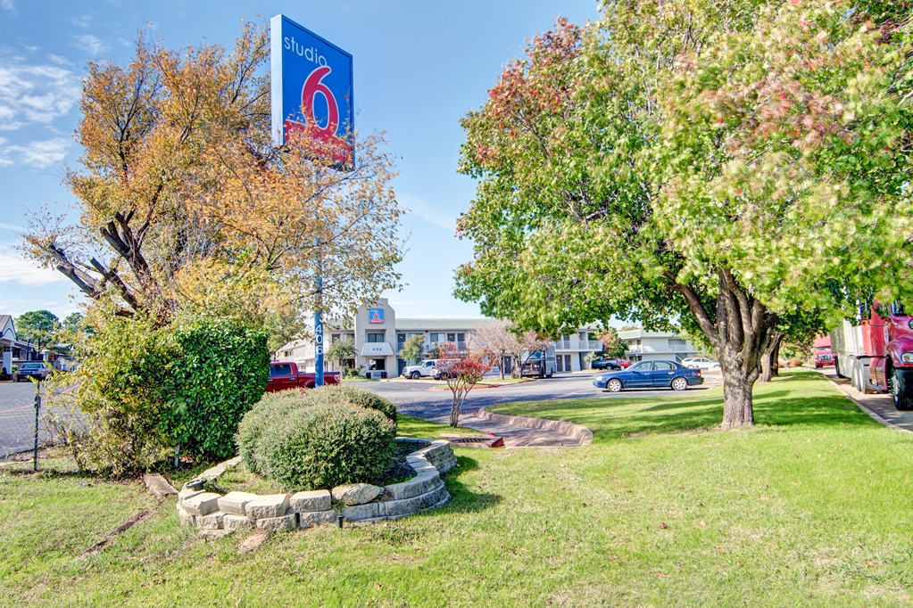 Studio 6 Grand Prairie TX - photo 2