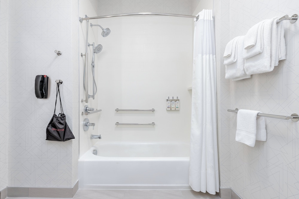 Holiday Inn Express & Suites Austin Airport East by IHG - photo 29