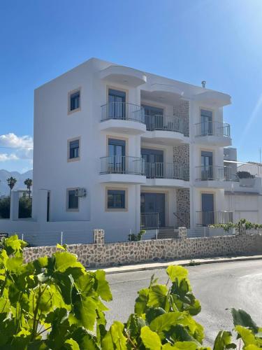 Paraschos Apartments Kardamaina — 4-Star Luxury Hotel in Kardamaina, Greece