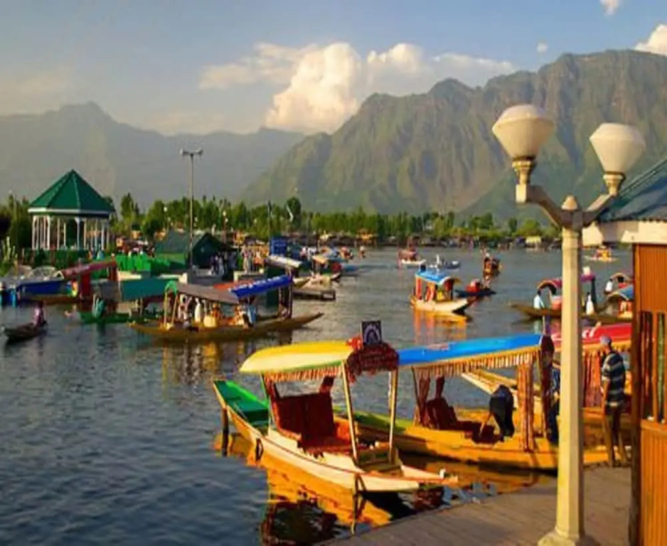 Oyo 70586 Hotel Sobo Central — Srinagar