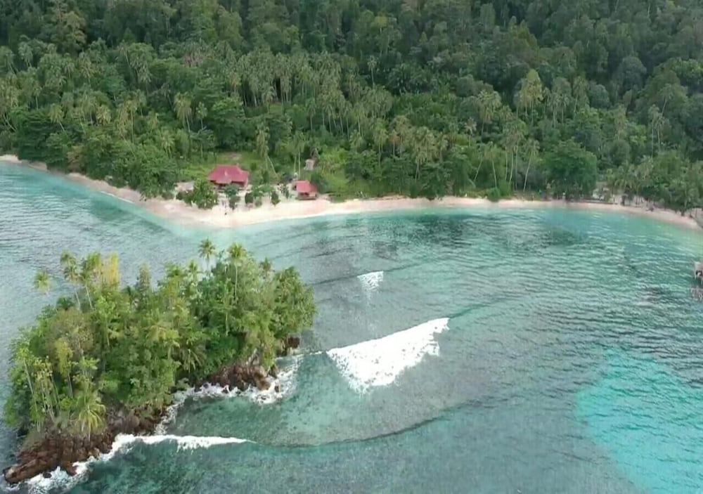 Nusa Nalan Beach Resort — Bitung