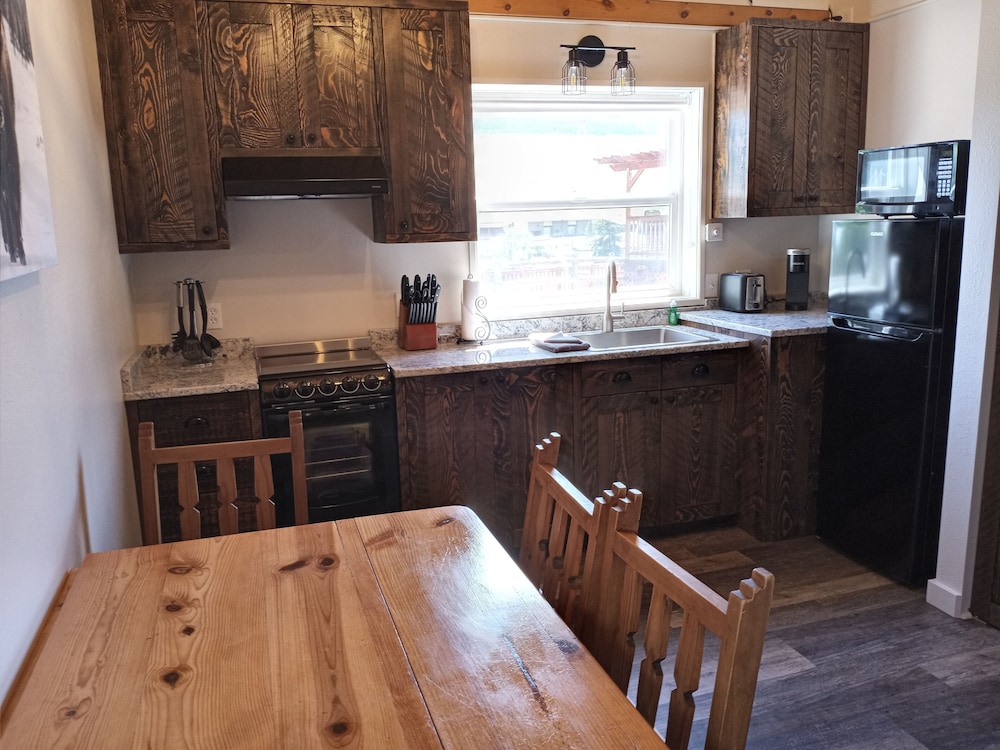 Yellowstone Riverside Cottages - photo 41
