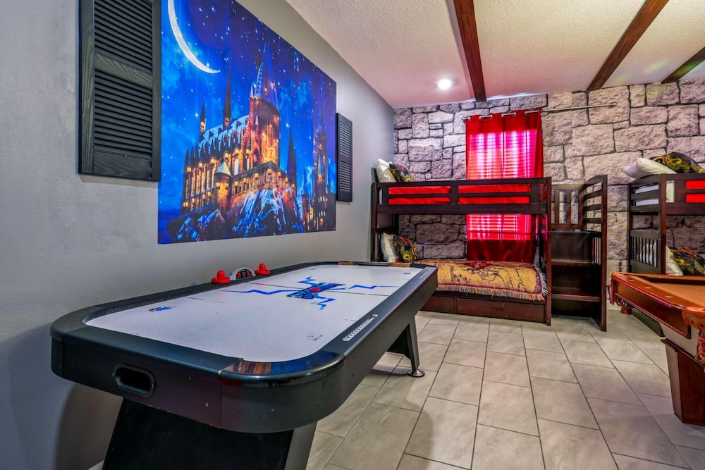 Family Paradise Space Themed Perfect Location - photo 26