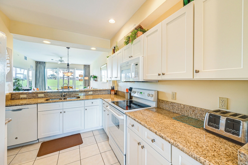 Naples Resort Condo on 2 Championship Golf Courses - photo 10