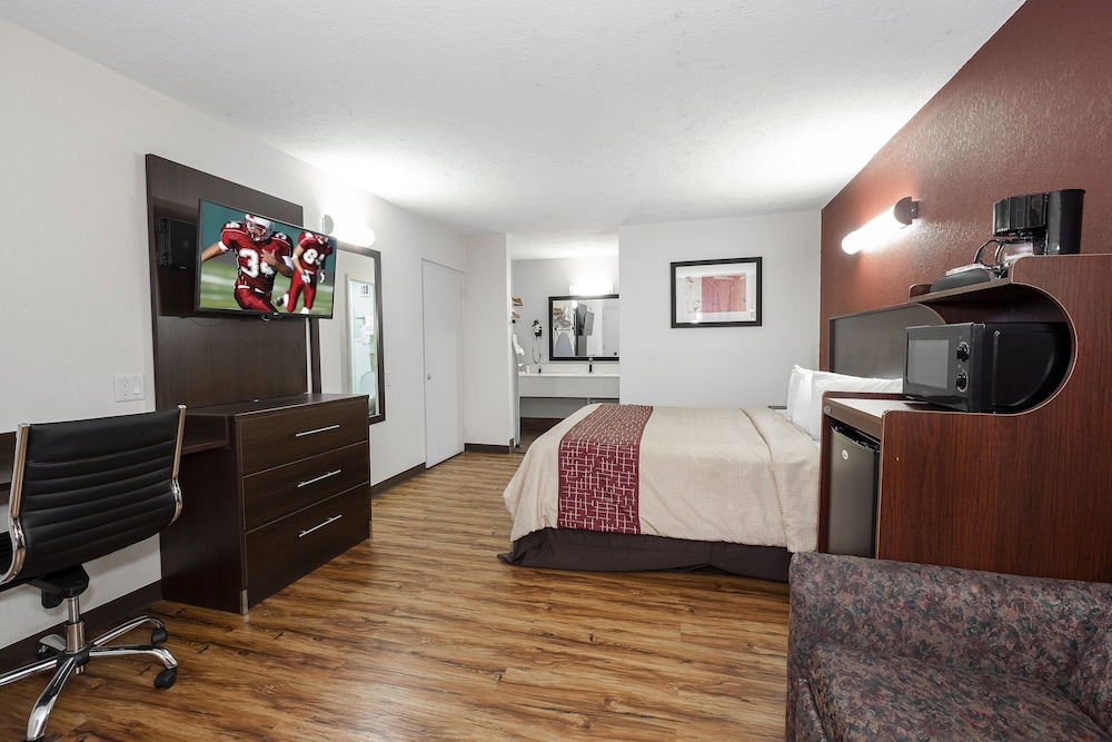 Red Roof Inn Starkville University - photo 13