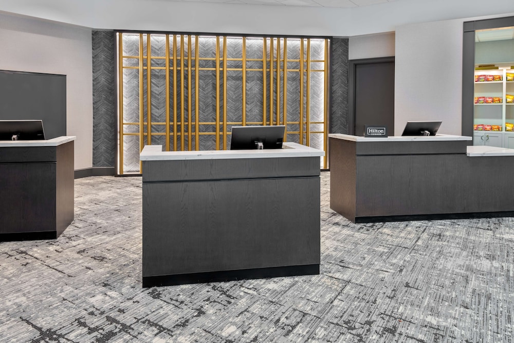 Hilton Charlotte Airport - photo 6