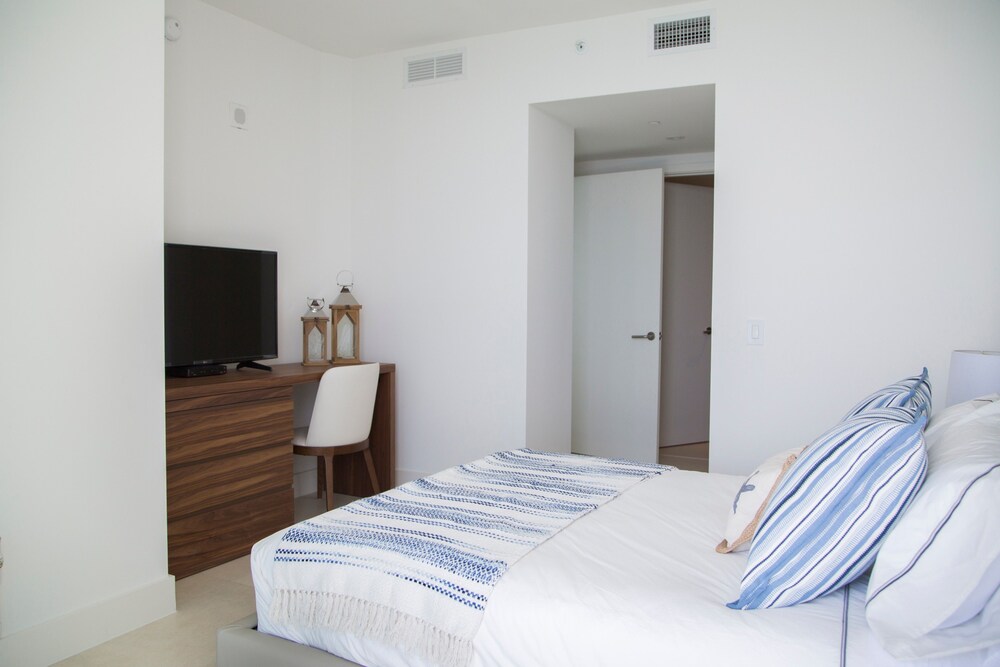 Contemporary Beach Resort Condos - photo 6