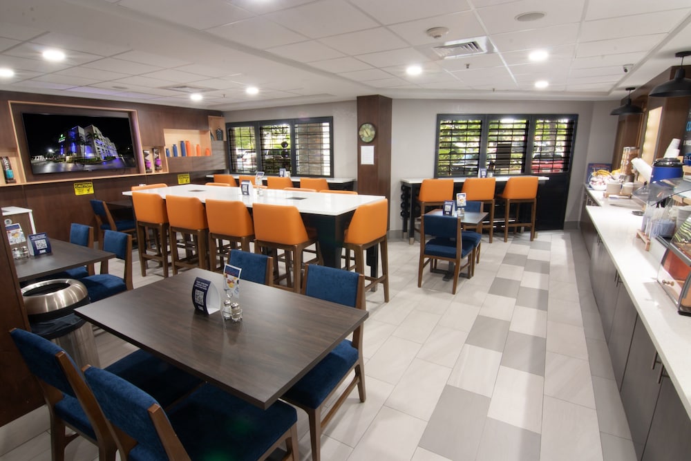 Holiday Inn Express & Suites Ft. Lauderdale Airport West by IHG - photo 59