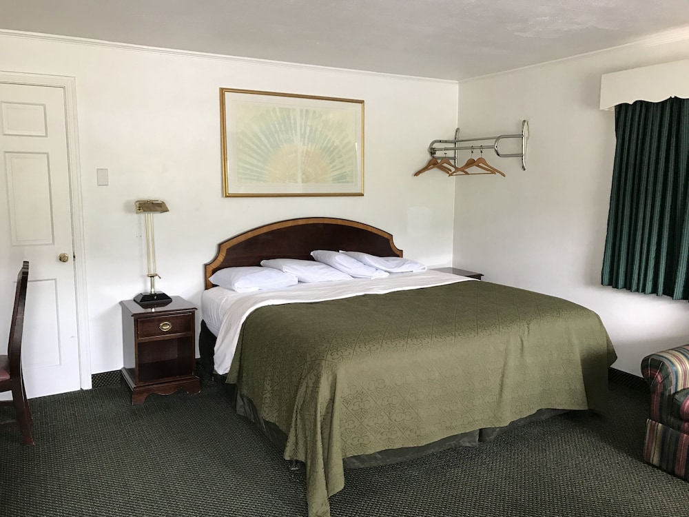 Relax Inn Altoona - photo 14