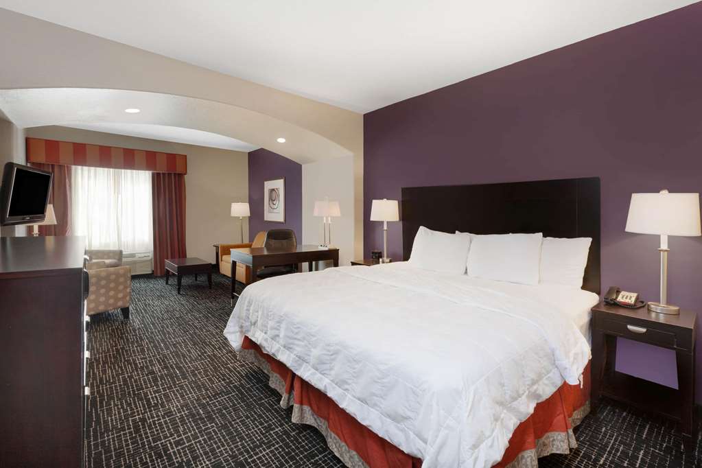 La Quinta Inn & Suites by Wyndham Lumberton - photo 39