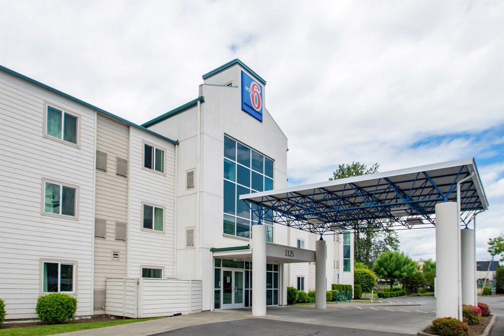 Motel 6 Portland North - photo 30