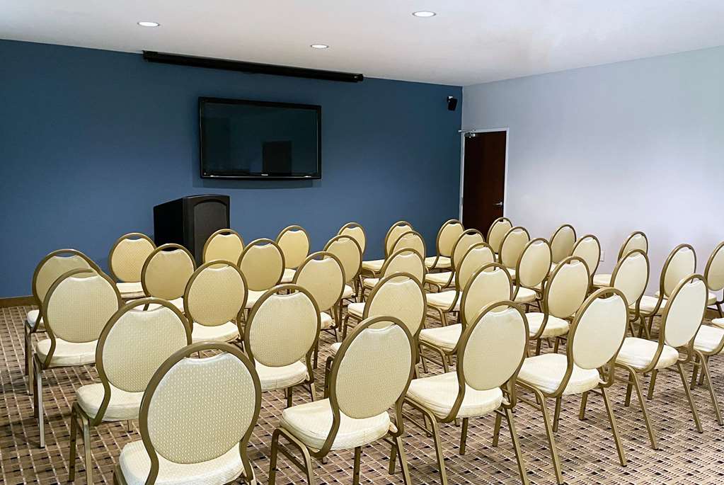 Microtel Inn & Suites by Wyndham Michigan City - photo 17