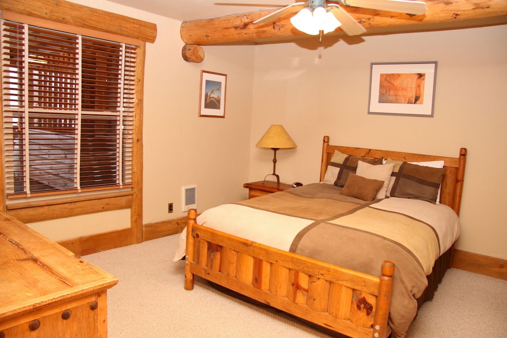 Chipeta Lodge - photo 2