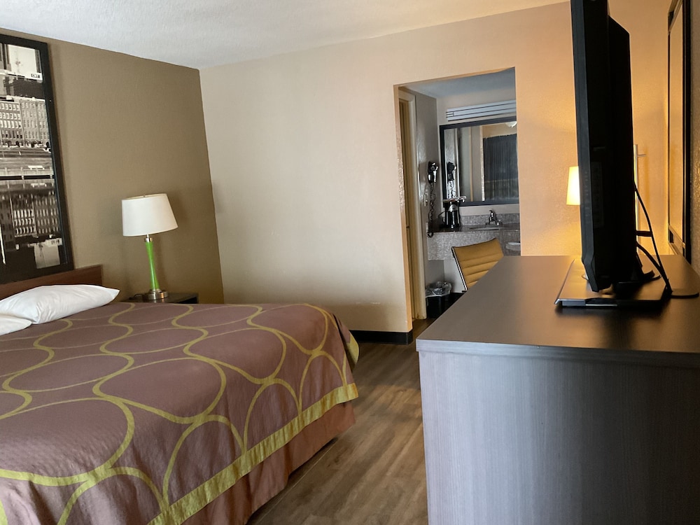 Super 8 by Wyndham Chattanooga East Ridge - photo 27