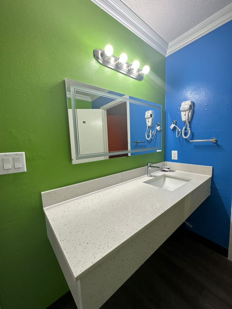 Amber Inn Motel Le Mars - photo 29