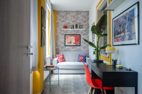 Yellow Pop Apartment Design e Colore a Roma — 4-Star Luxury Hotel in Rome, Italy