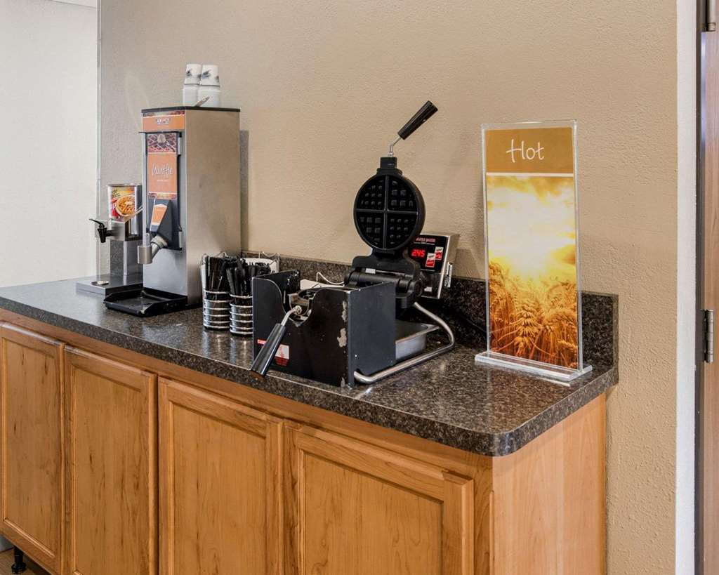 Quality Inn near Northtown Mall & National Sports Center - photo 24