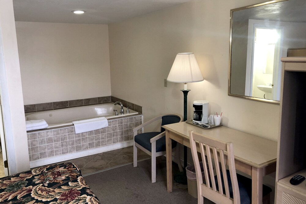OYO Hotel Starlite Seneca Falls - photo 35