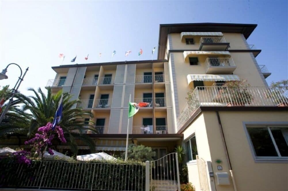 Hotel Riva - last minute hotel in Pietrasanta