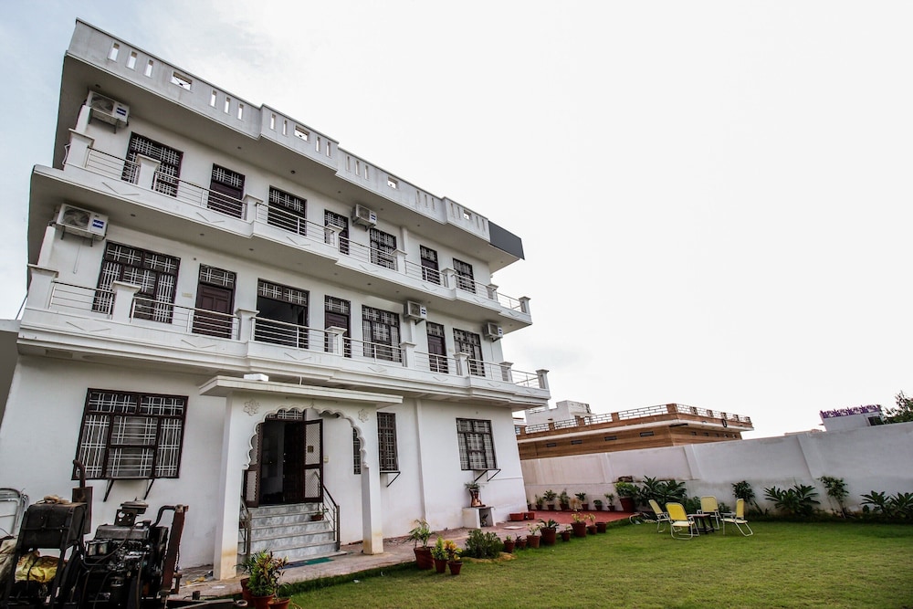 OYO 18272 Hotel Lambodar - carbon neutral hotel in Pushkar