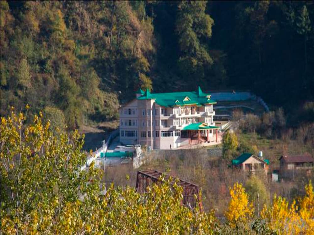 Snow Touch Resort in Kulu, India