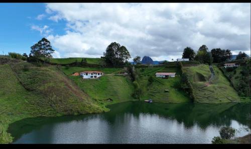 Espectacular vista a la represa el peñol in Unknown City, Colombia