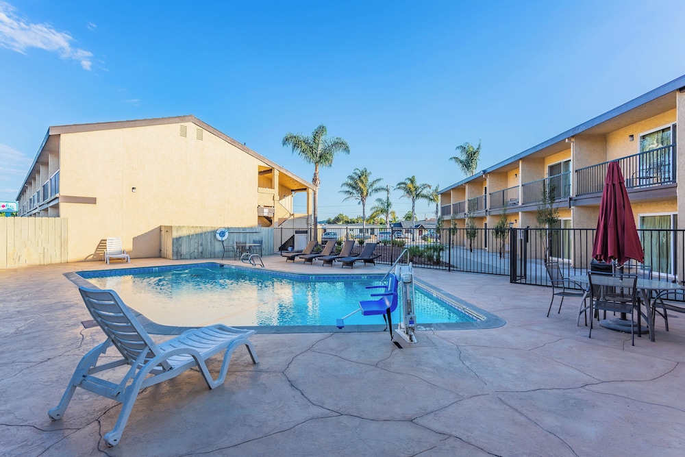 Aloha Inn - photo 18